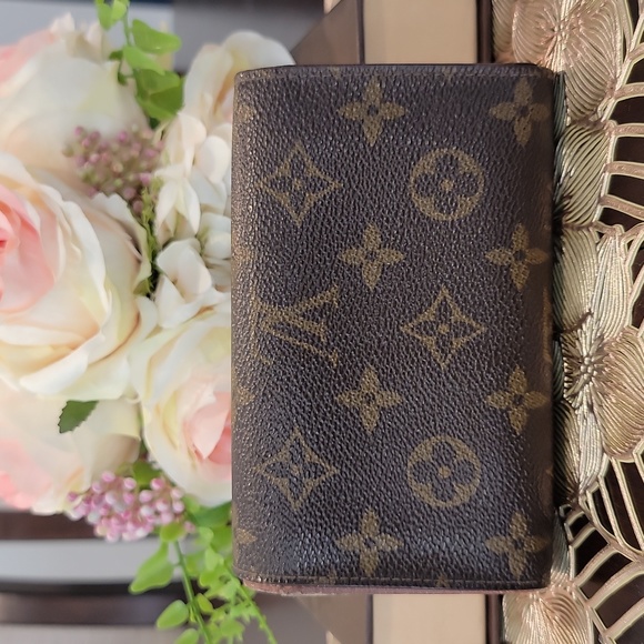 Authentic Louis Vuitton compact wallet - Picture 2 of 11